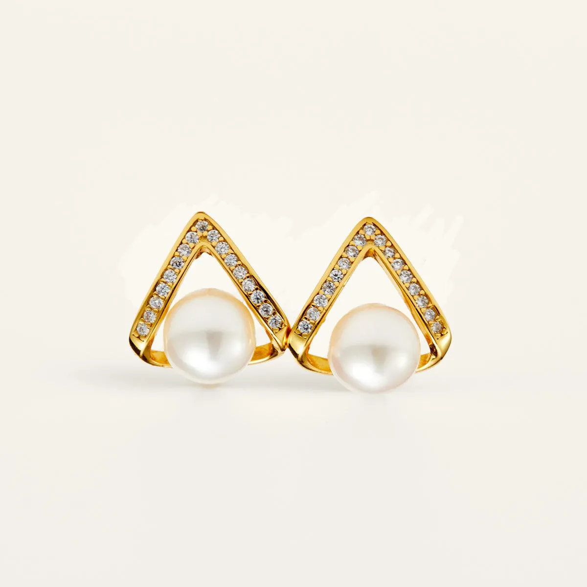 Charming Freshwater Pearl Stud Earrings