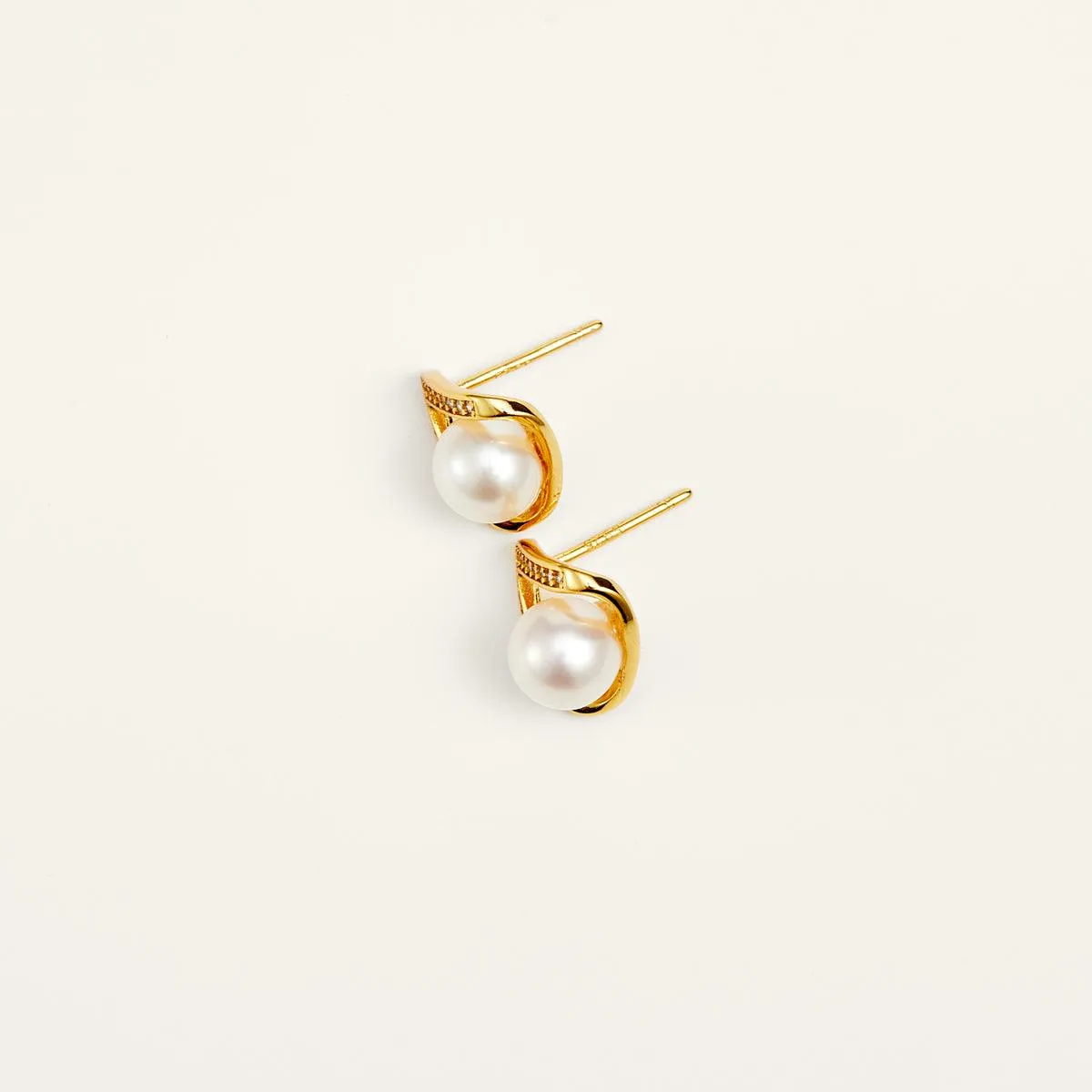 Charming Freshwater Pearl Stud Earrings