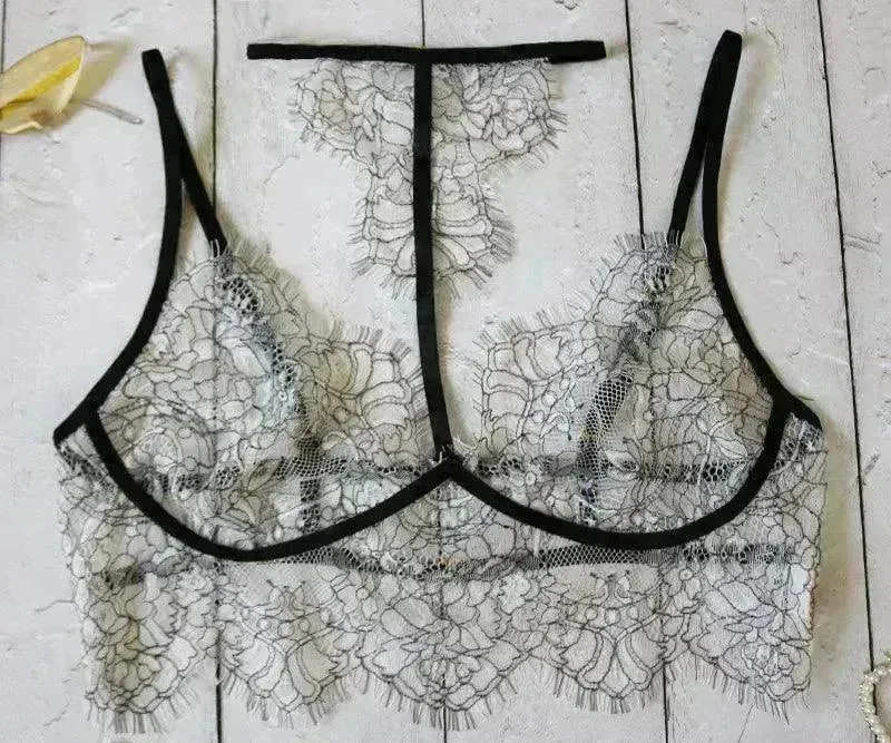 Charming three-point lingerie