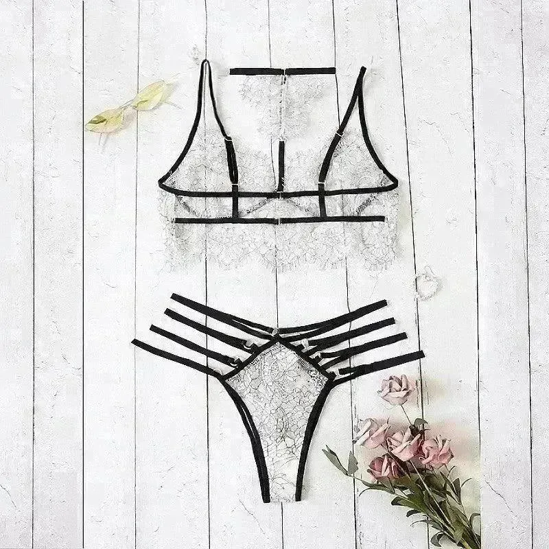 Charming three-point lingerie