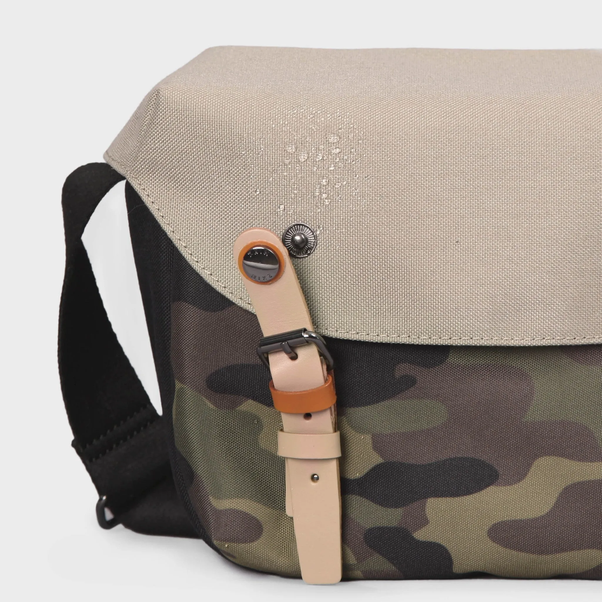 <ao2> ZKIN Cetus Camera/Travel Shoulder Bag (Camouflage green)