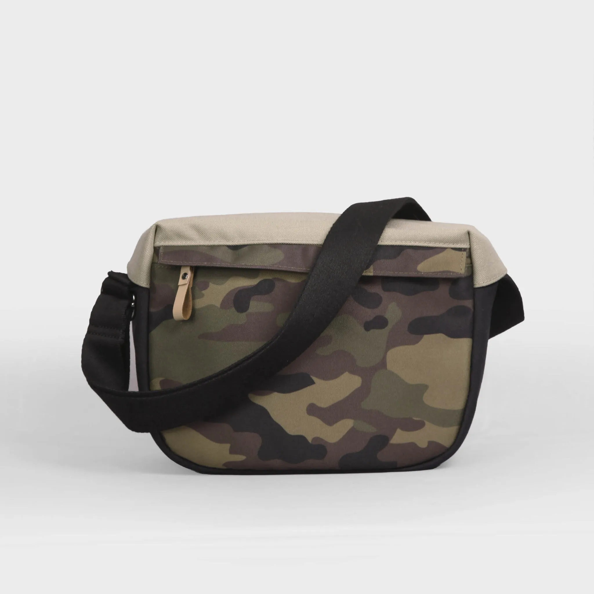 <ao2> ZKIN Cetus Camera/Travel Shoulder Bag (Camouflage green)