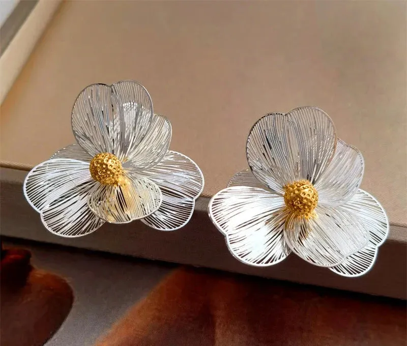 VAIGE Charming Metal Blossom Earrings