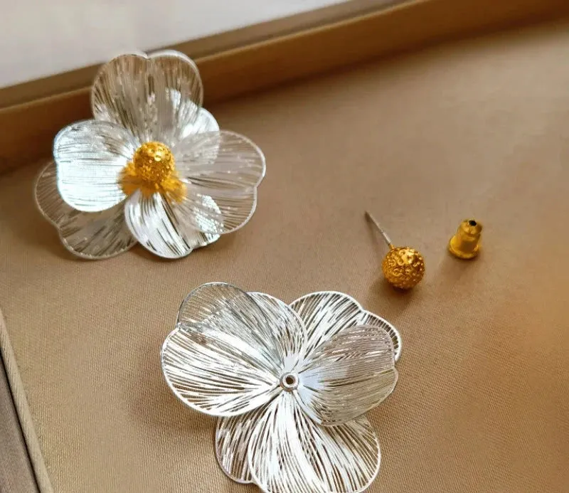 VAIGE Charming Metal Blossom Earrings