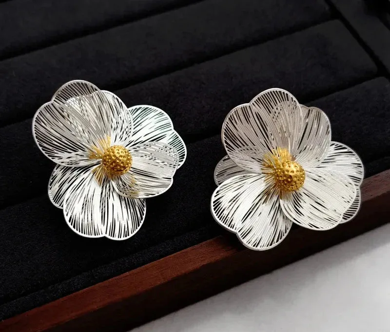 VAIGE Charming Metal Blossom Earrings